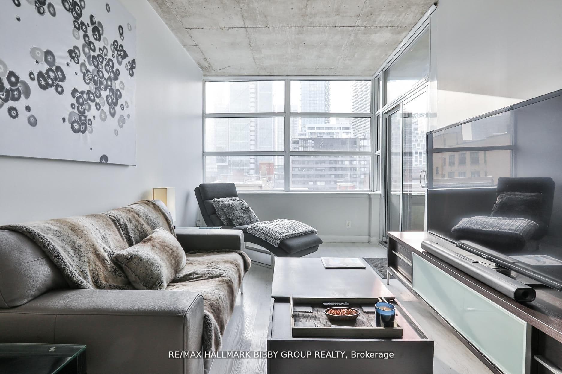478 King Street W 606, Toronto, ON M5V 0A8