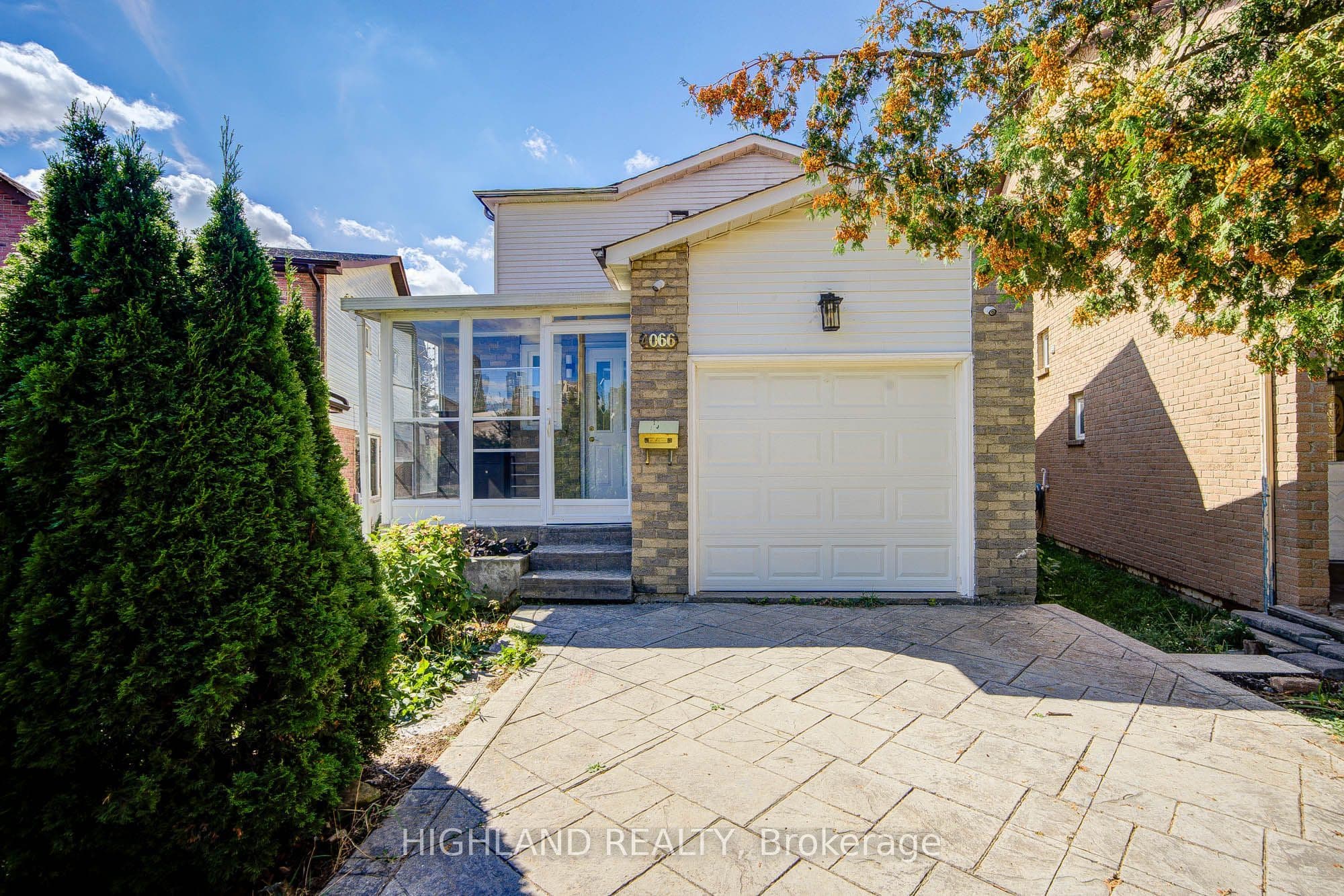 4066 Wycliffe Way, Mississauga, ON L5C 3S1