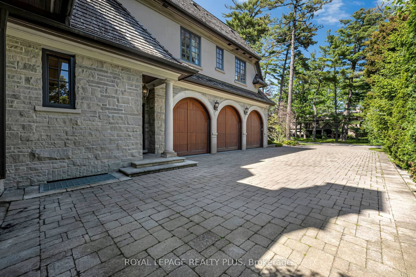 1476 Carmen Drive, Mississauga, ON L5G 3Z1