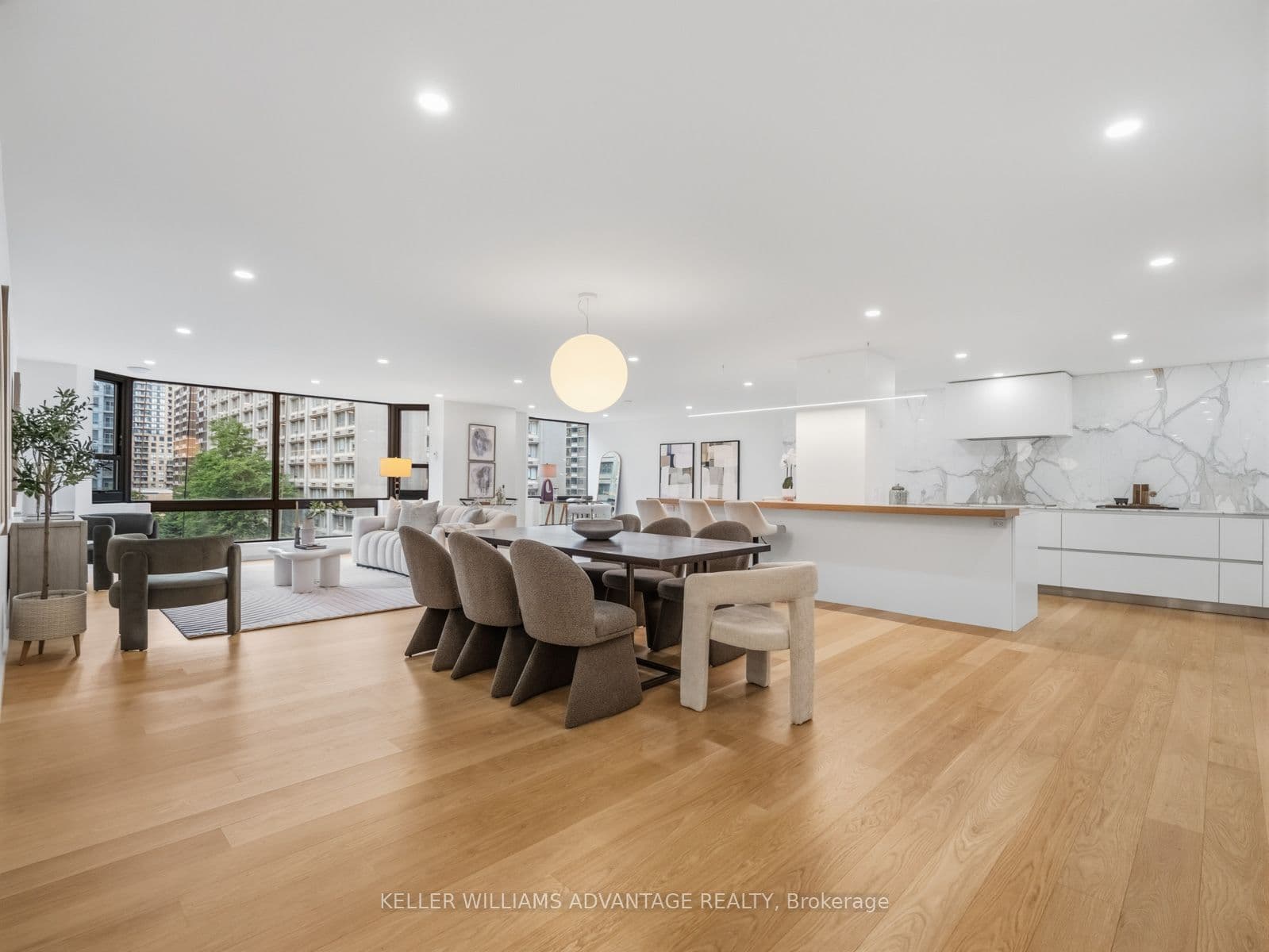 1166 Bay Street 1002, Toronto, ON M5S 2X8