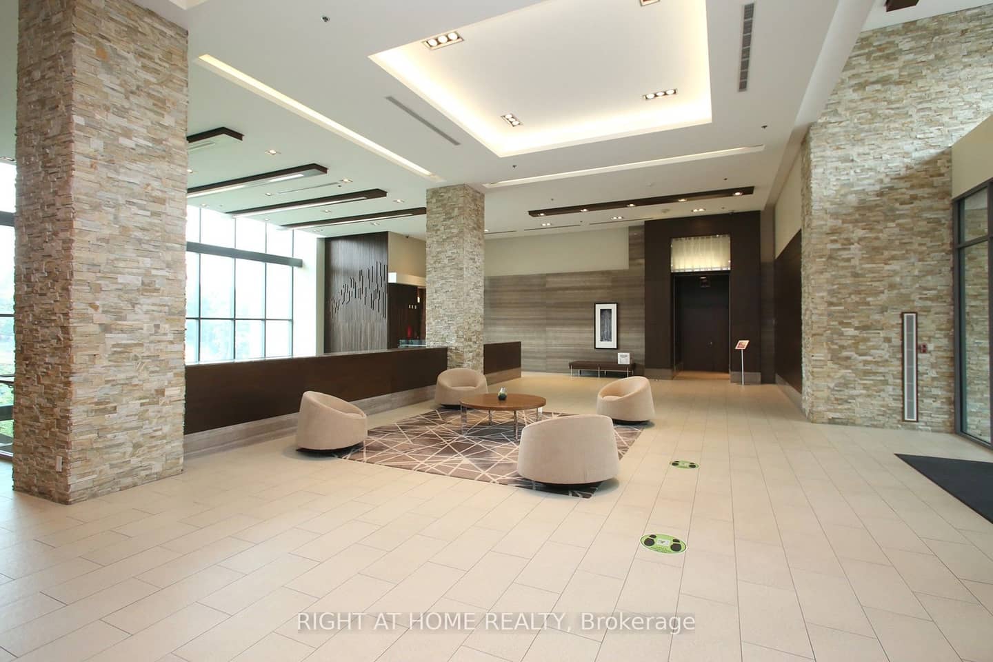 35 Brian Peck Crescent 303, Toronto, ON M4G 0A5