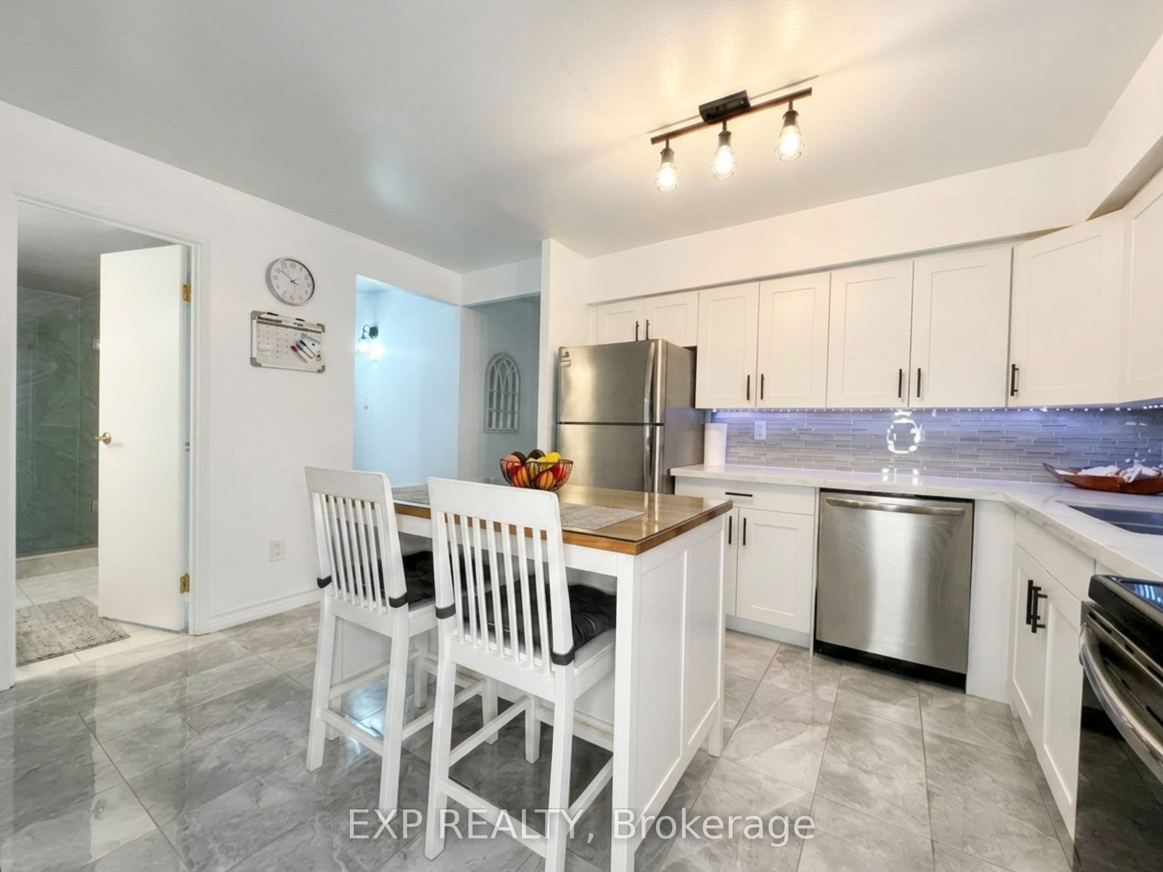 1100 Caven Street 406, Mississauga, ON L5G 4N3