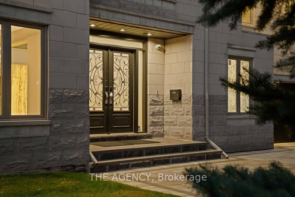 72 Lord Seaton Road, Toronto, ON M2P 1K5