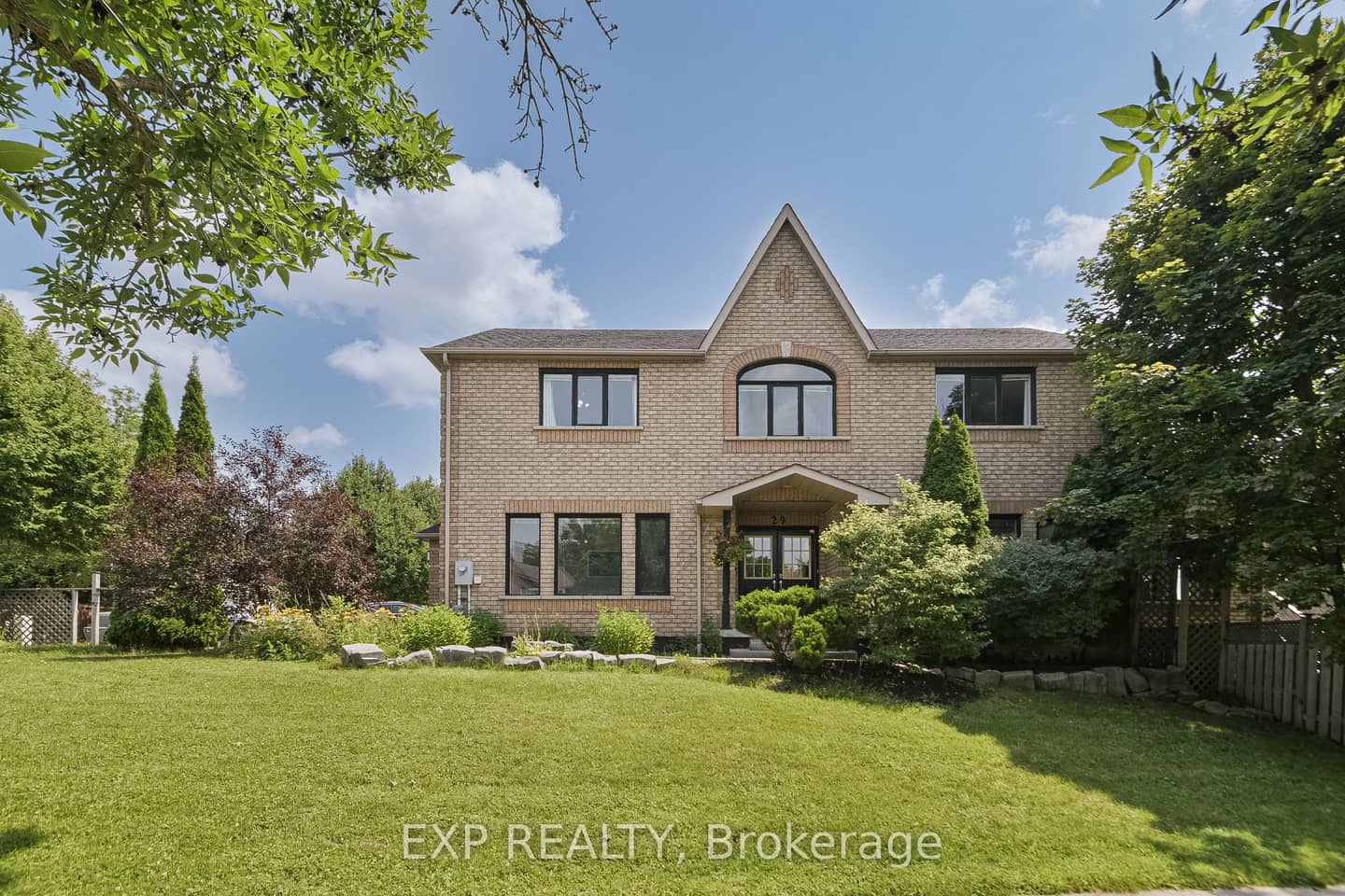 29 Batson Drive, Aurora, ON L4G 7G8