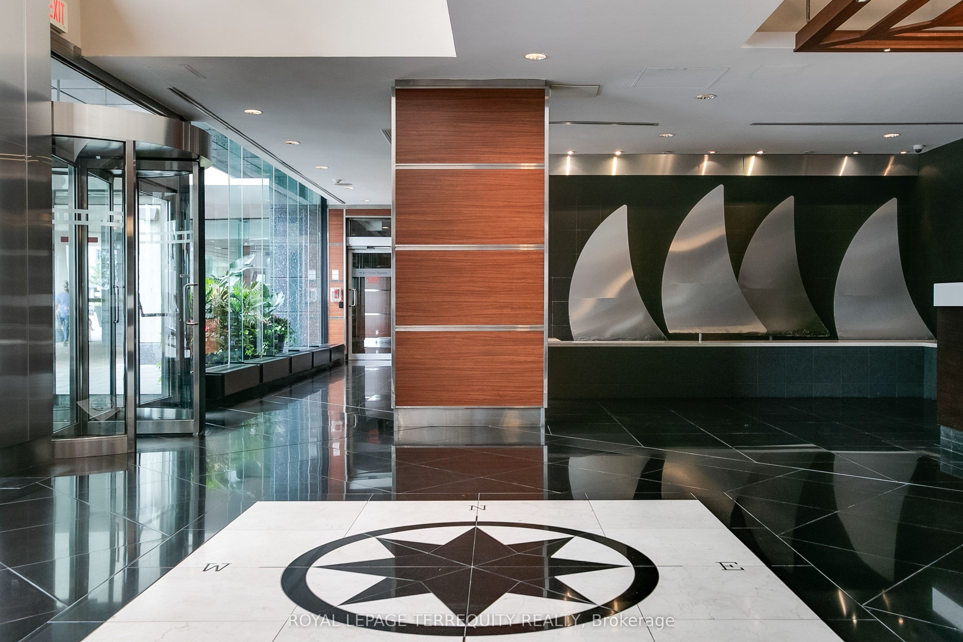 99 Harbour Square 1104, Toronto, ON M5J 2H2