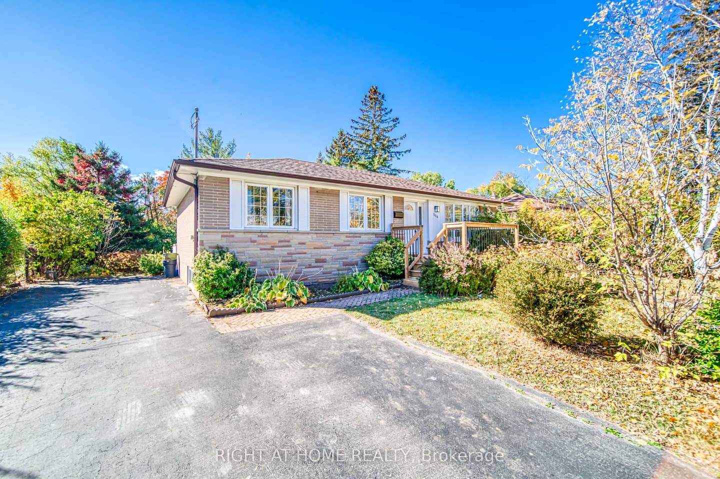 506 Trudale Court, Oakville, ON L6L 4H1