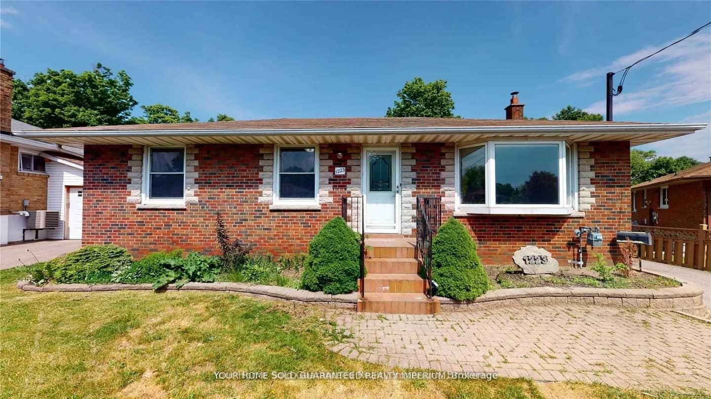 1223 Sun Valley Court, Oshawa, ON L1J 3N3