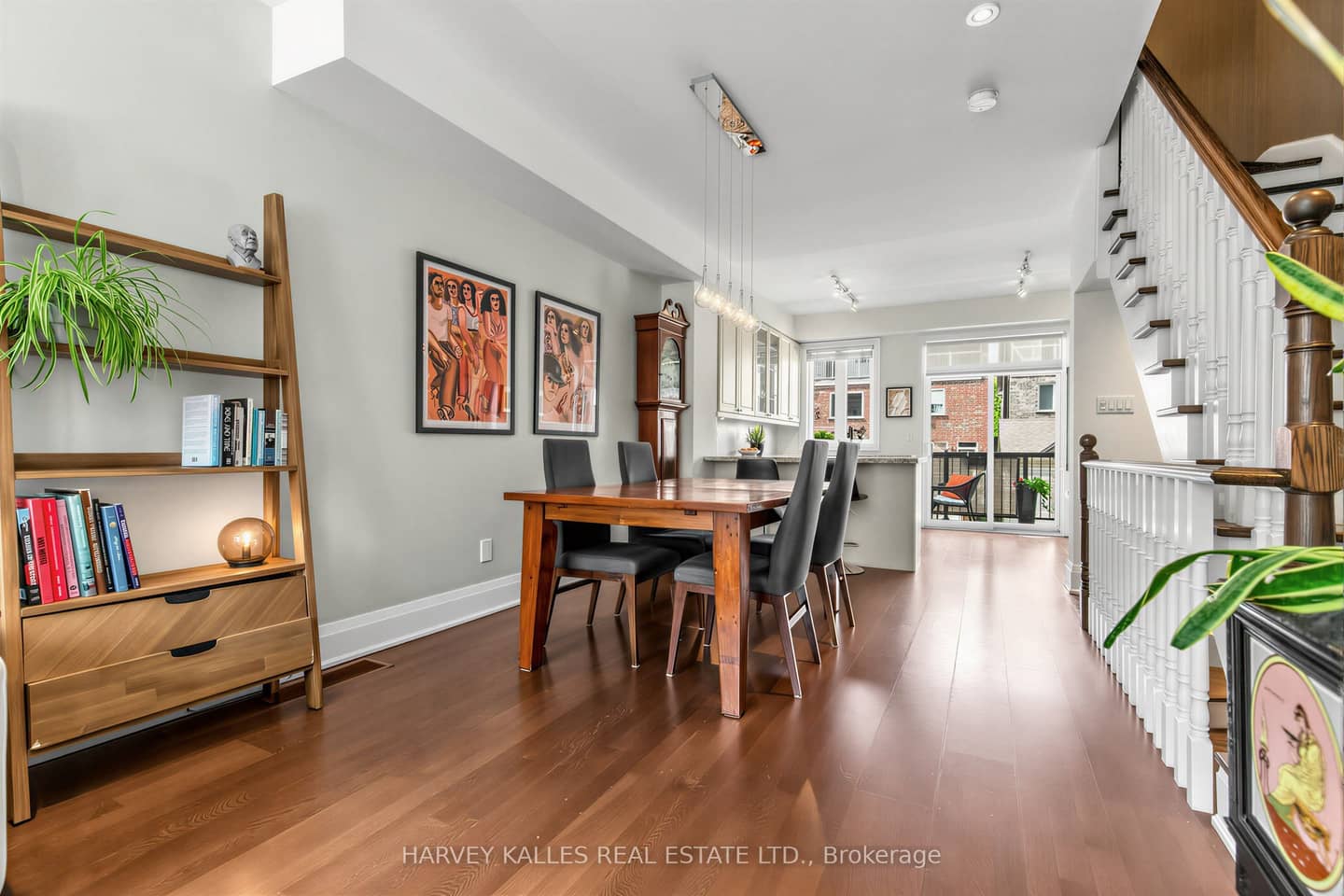 18 Sargent Lane, Toronto, ON M4E 3T9