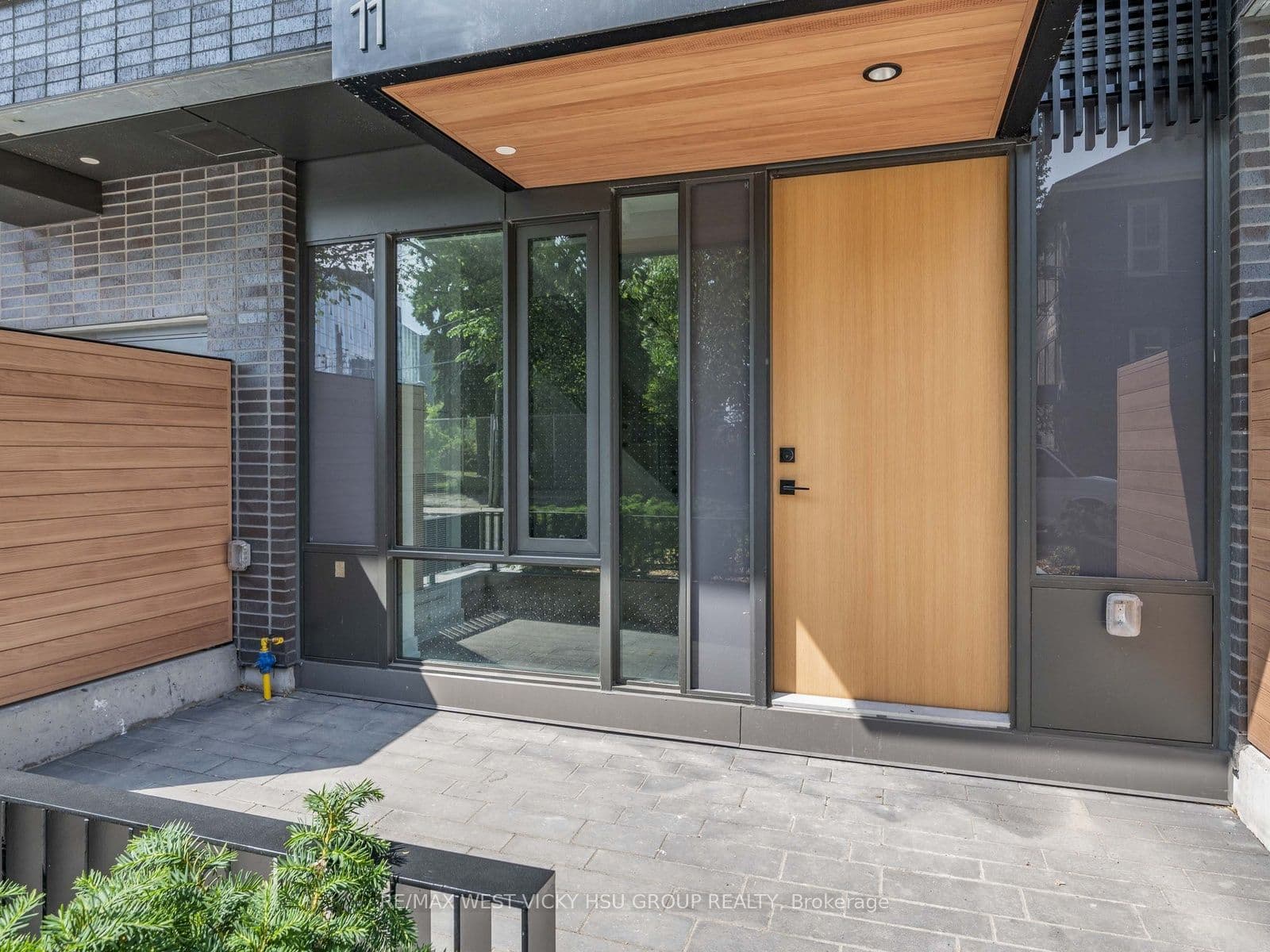 28 Eastern Avenue TH105 #6, Toronto, ON M5A 0Y2