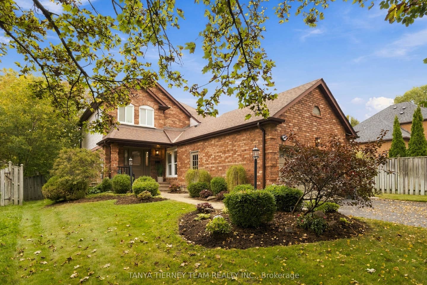 25 Coulton Court, Whitby, ON L1N 7A9