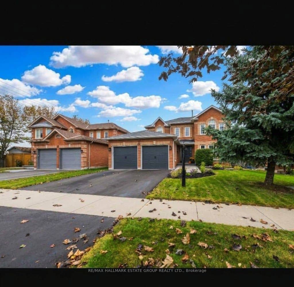 25 Dewbourne Place, Whitby, ON L1R 2E4