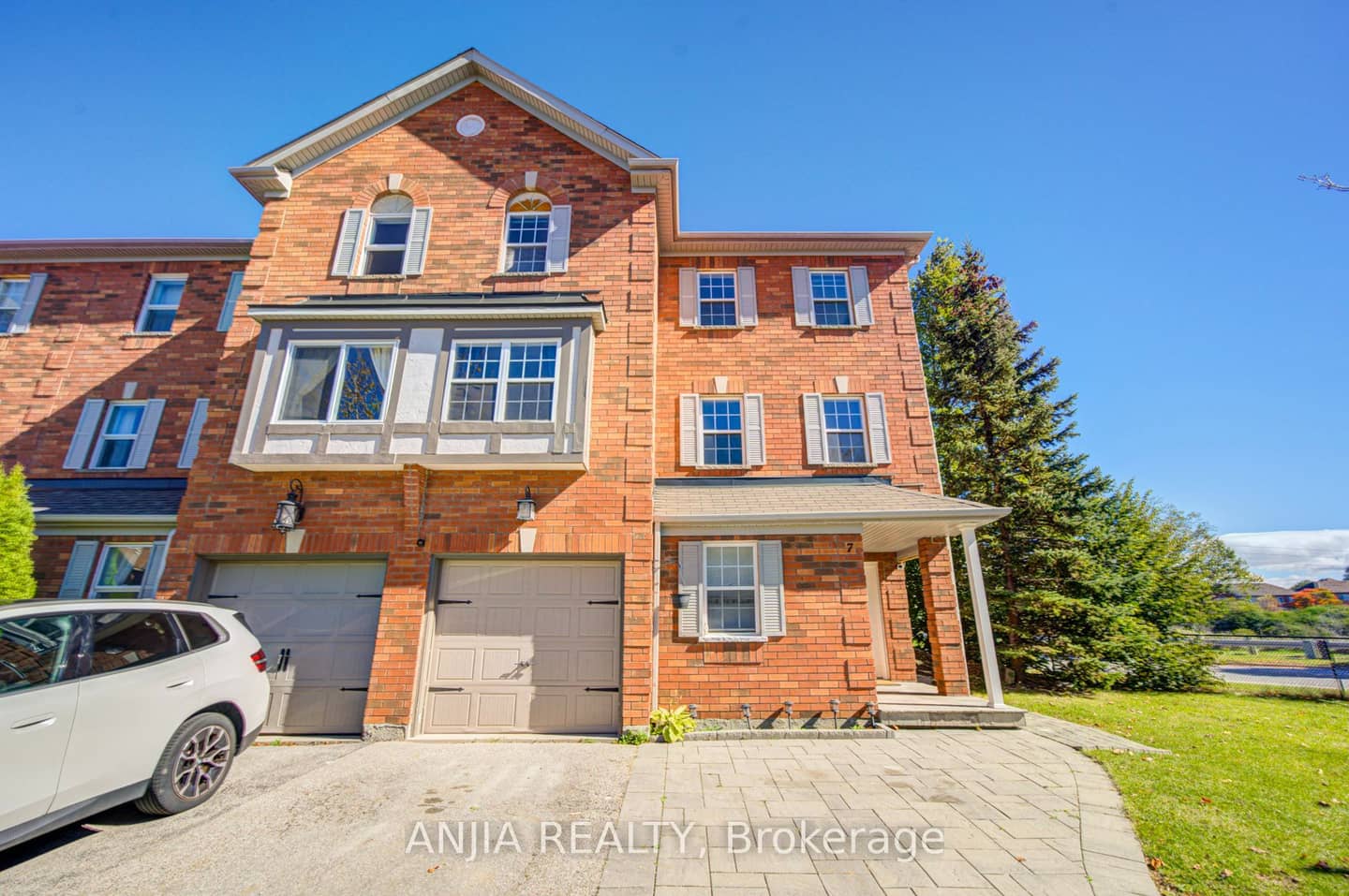 7 Hawtin Lane, Aurora, ON L4G 7L4