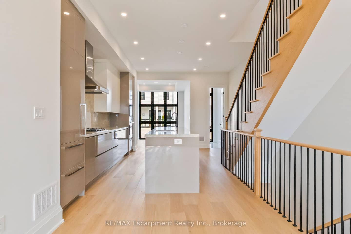 138 East Street 4, Oakville, ON L6L 0H9