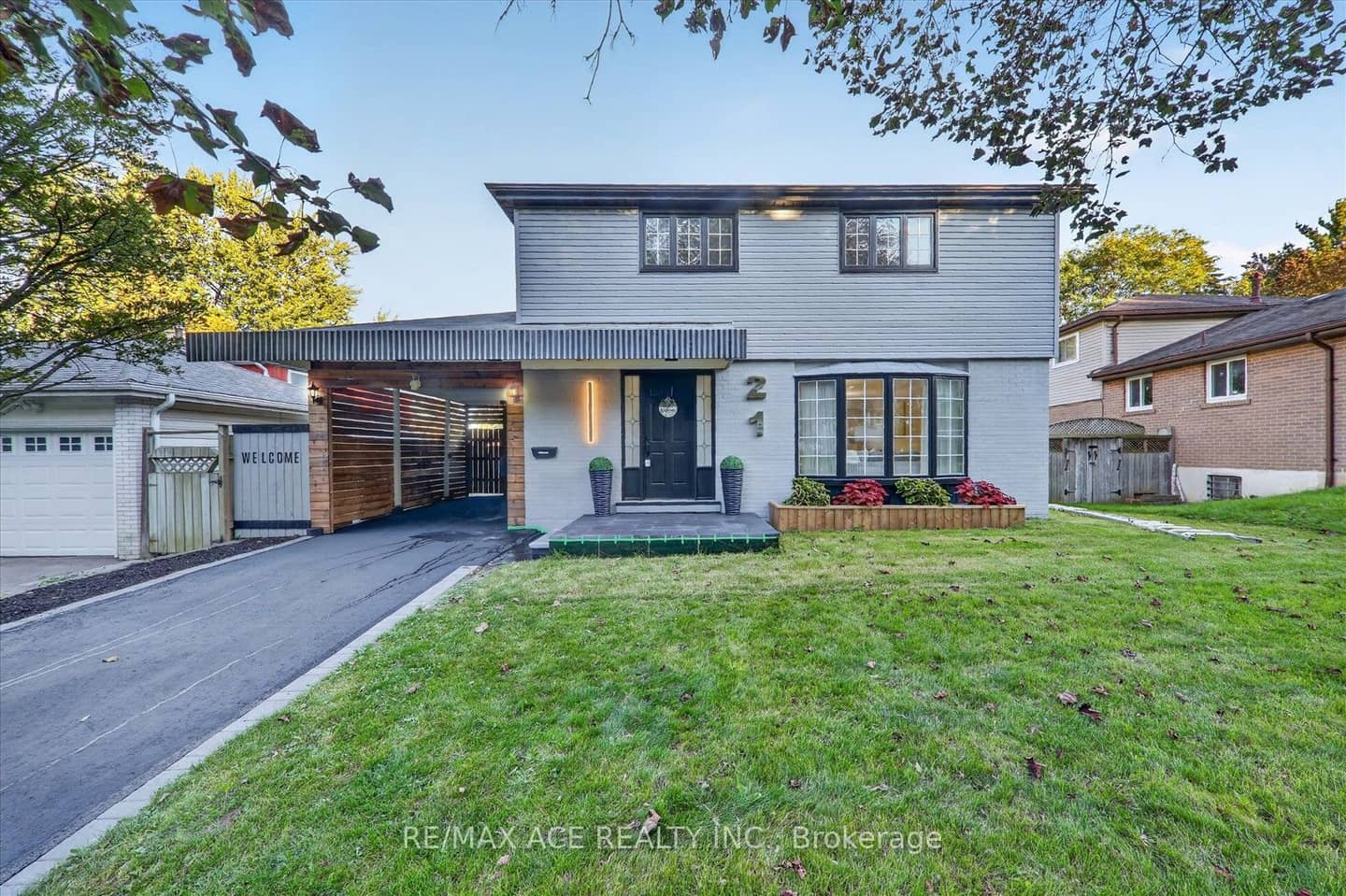 21 Sir Raymond Drive, Toronto, ON M1E 1C1