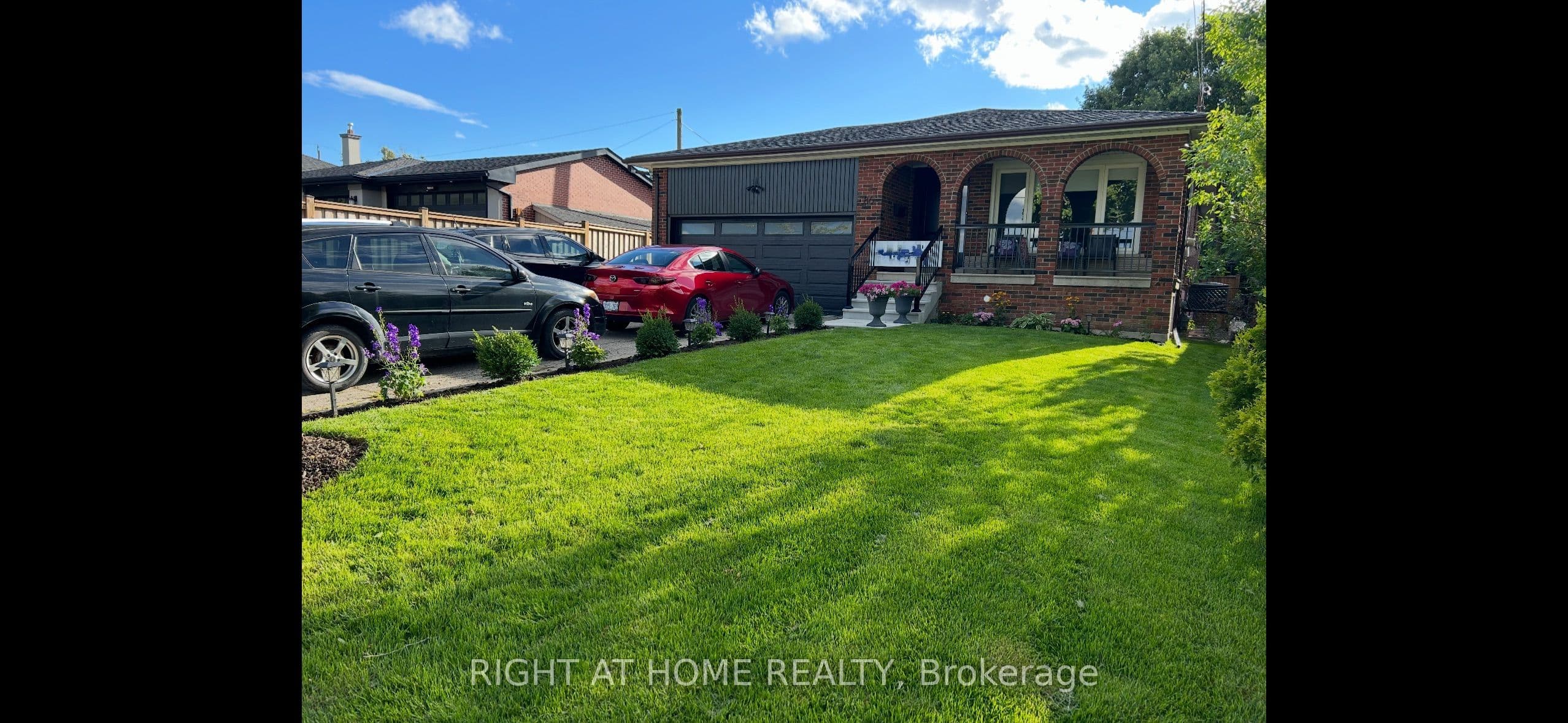 86 Langside Avenue, Toronto, ON M9N 3P4
