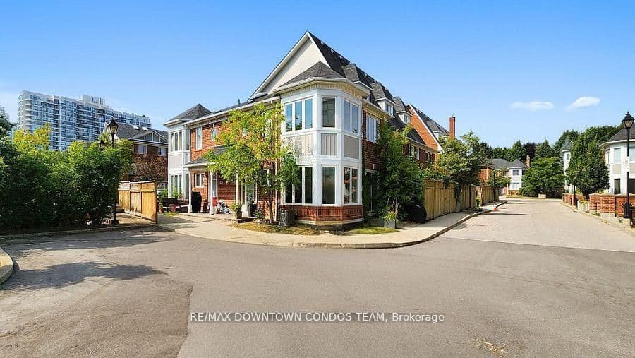 18 Clark Avenue W 154, Vaughan, ON L4J 8H1