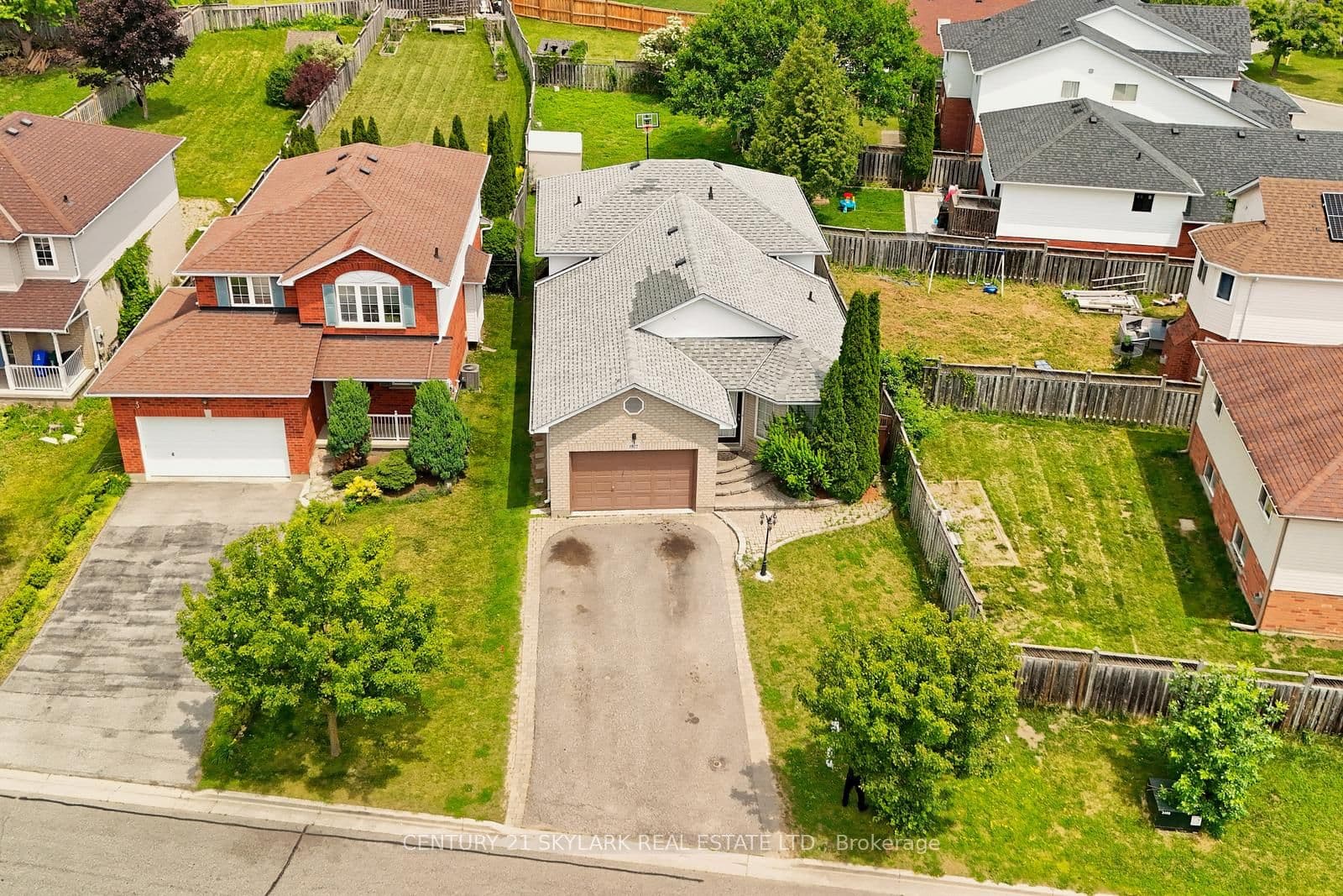 1922 Dalhousie Crescent, Oshawa, ON L1G 8C3