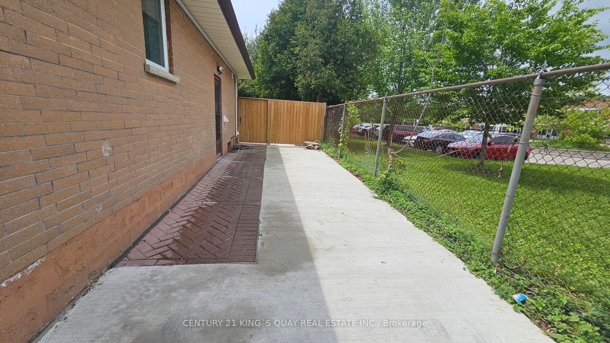498 Wilson Road S Bsmt, Oshawa, ON L1H 6C9