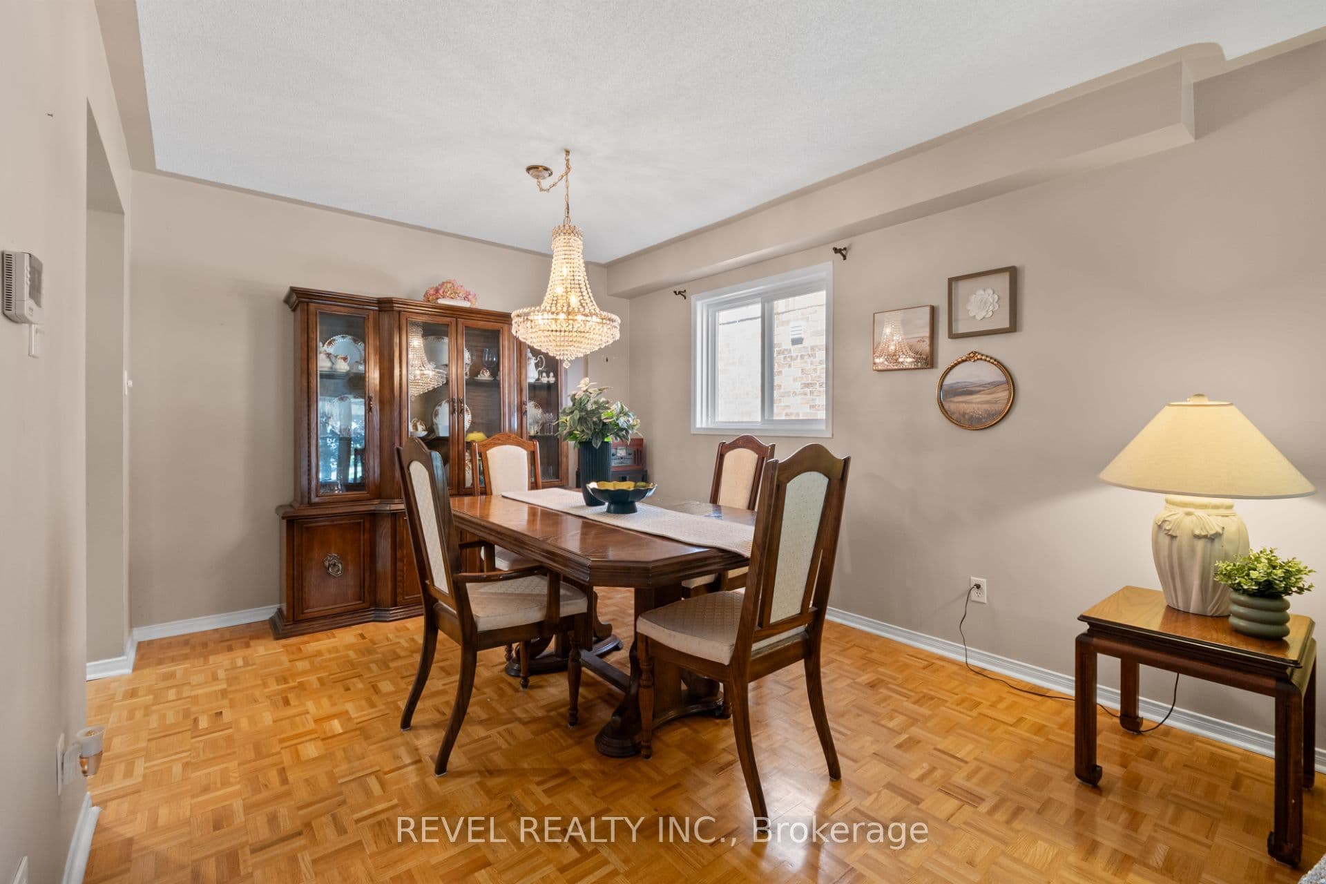 1263 Bantham Street, Mississauga, ON L5V 1Y8