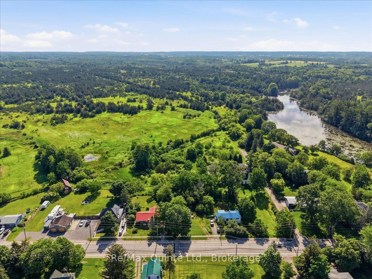 1581 County Rd 10, Prince Edward County, ON K0K 1P0