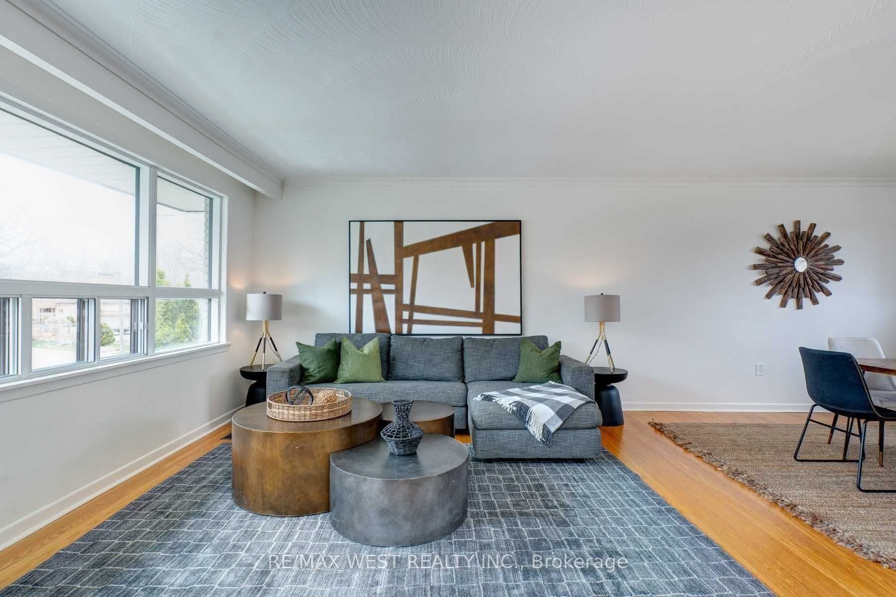 29 Fulwell Crescent, Toronto, ON M3J 1Y4