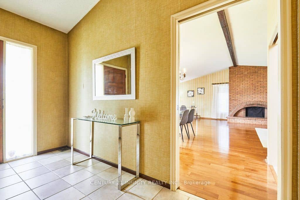 1 Goodland Gate, Toronto, ON M1S 1V4