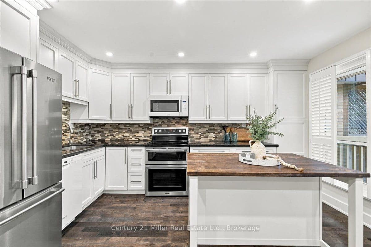 37 Tulip Street S, Oakville, ON L6L 3V3