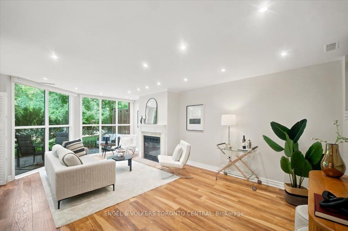 100 Arbors Lane TH18, Vaughan, ON L4L 3Z2