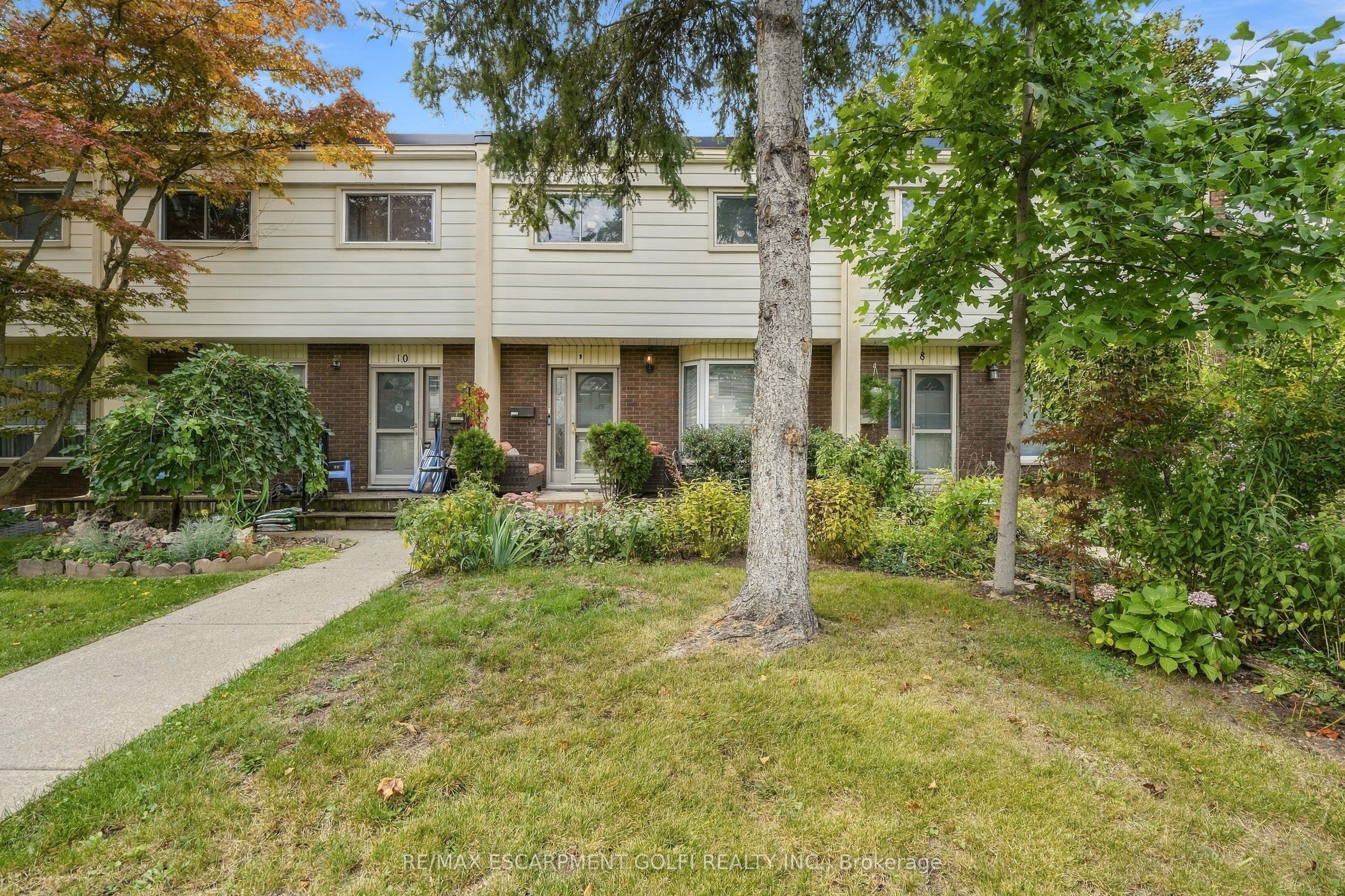 199 YORK Road 9, Hamilton, ON L9H 1M9