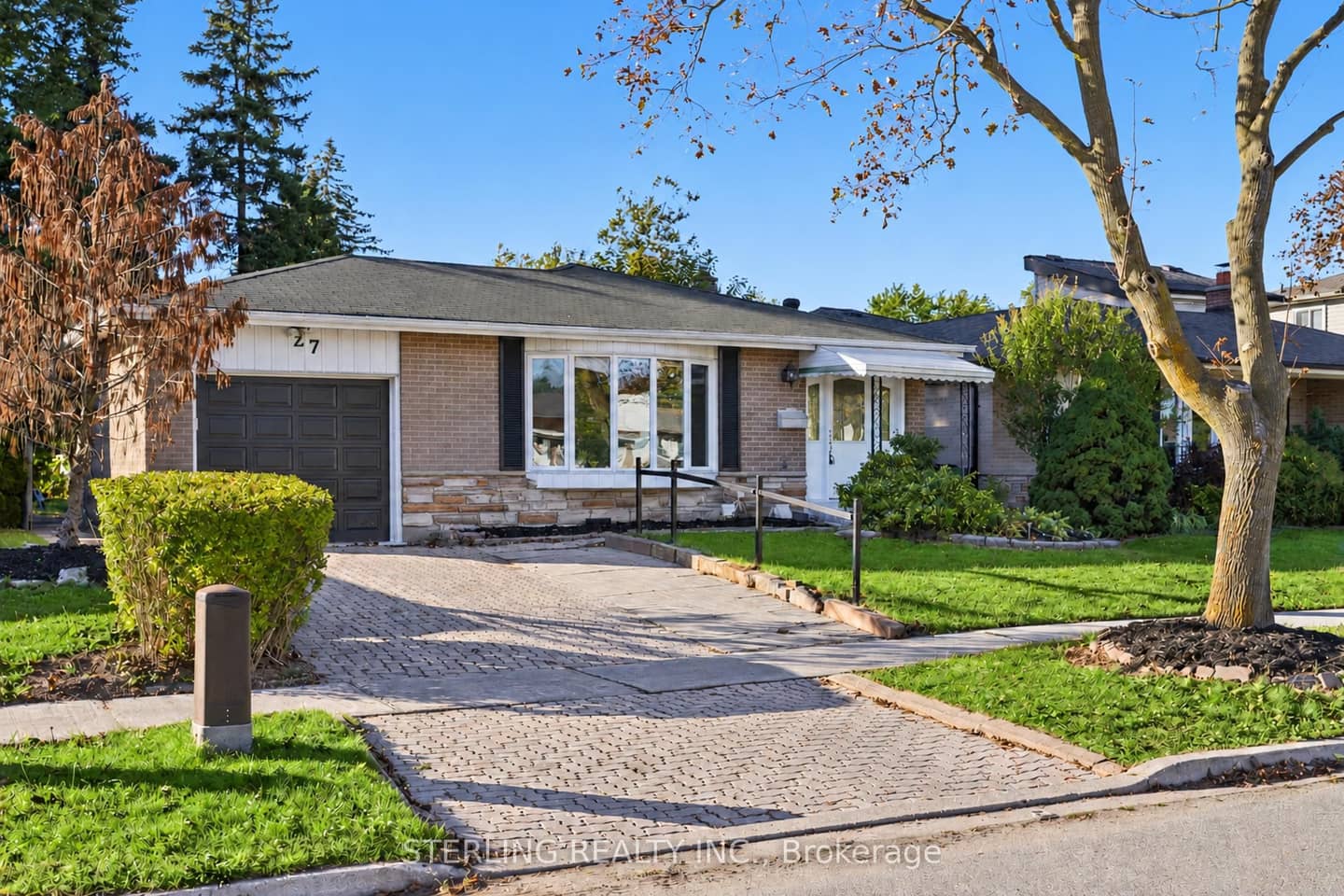 27 Oakmeadow Boulevard, Toronto, ON M1E 4G3