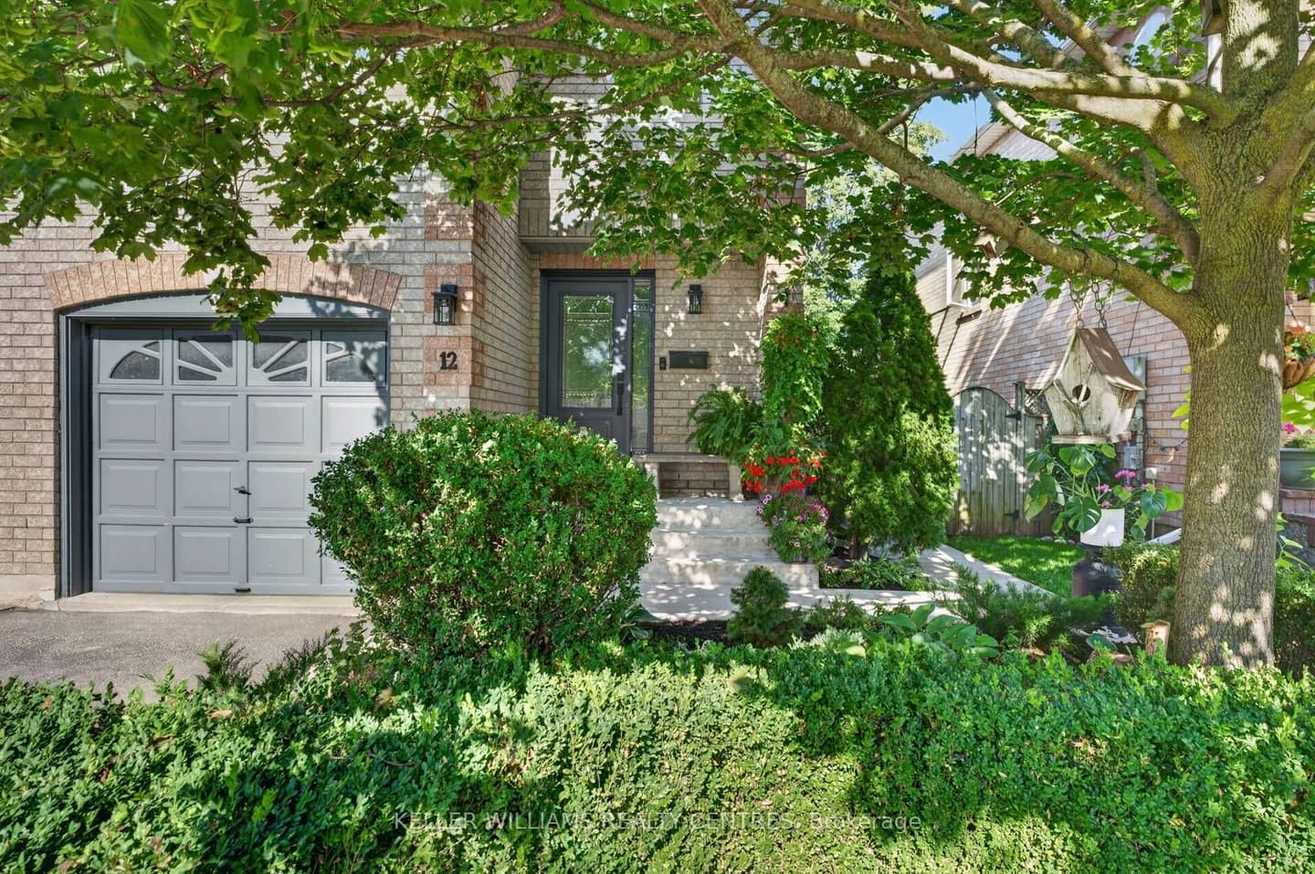 12 Lancaster Court, Georgina, ON L4P 4A1