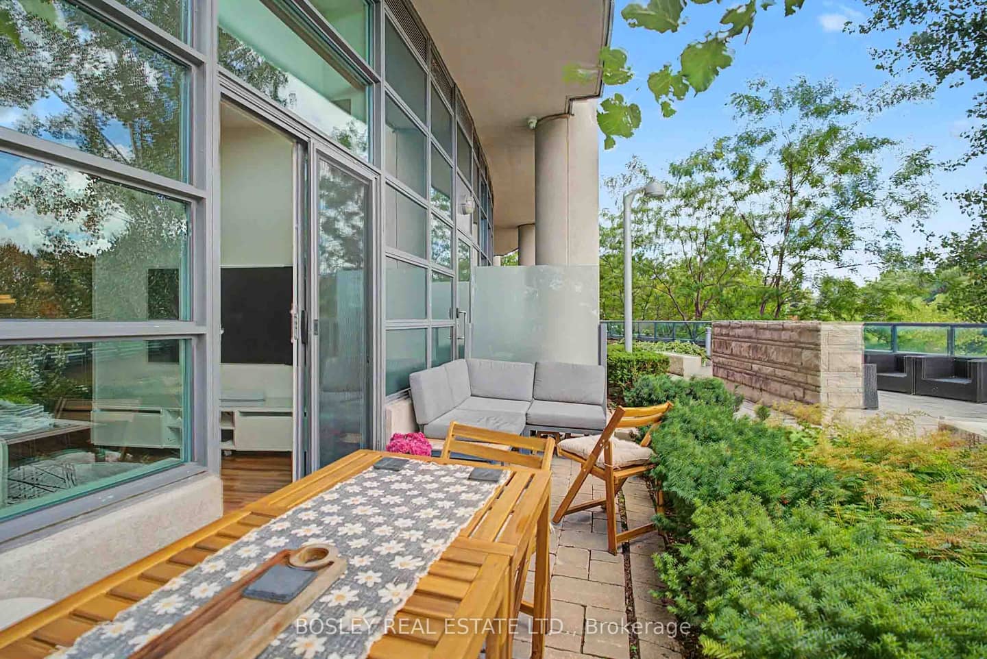 35 Brian Peck Crescent 125, Toronto, ON M4G 0A5