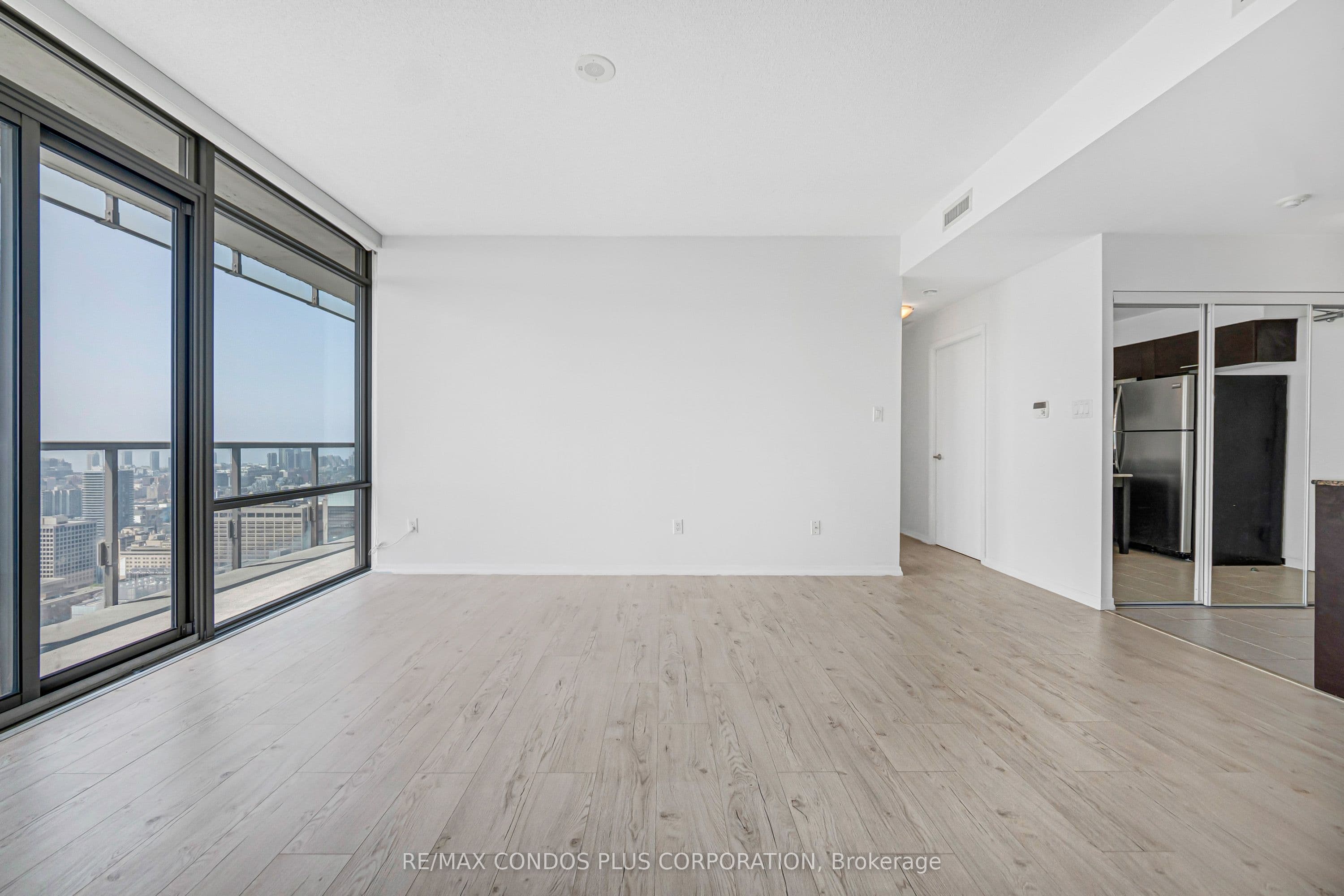 38 Grenville Street 4404, Toronto, ON M4Y 1A5