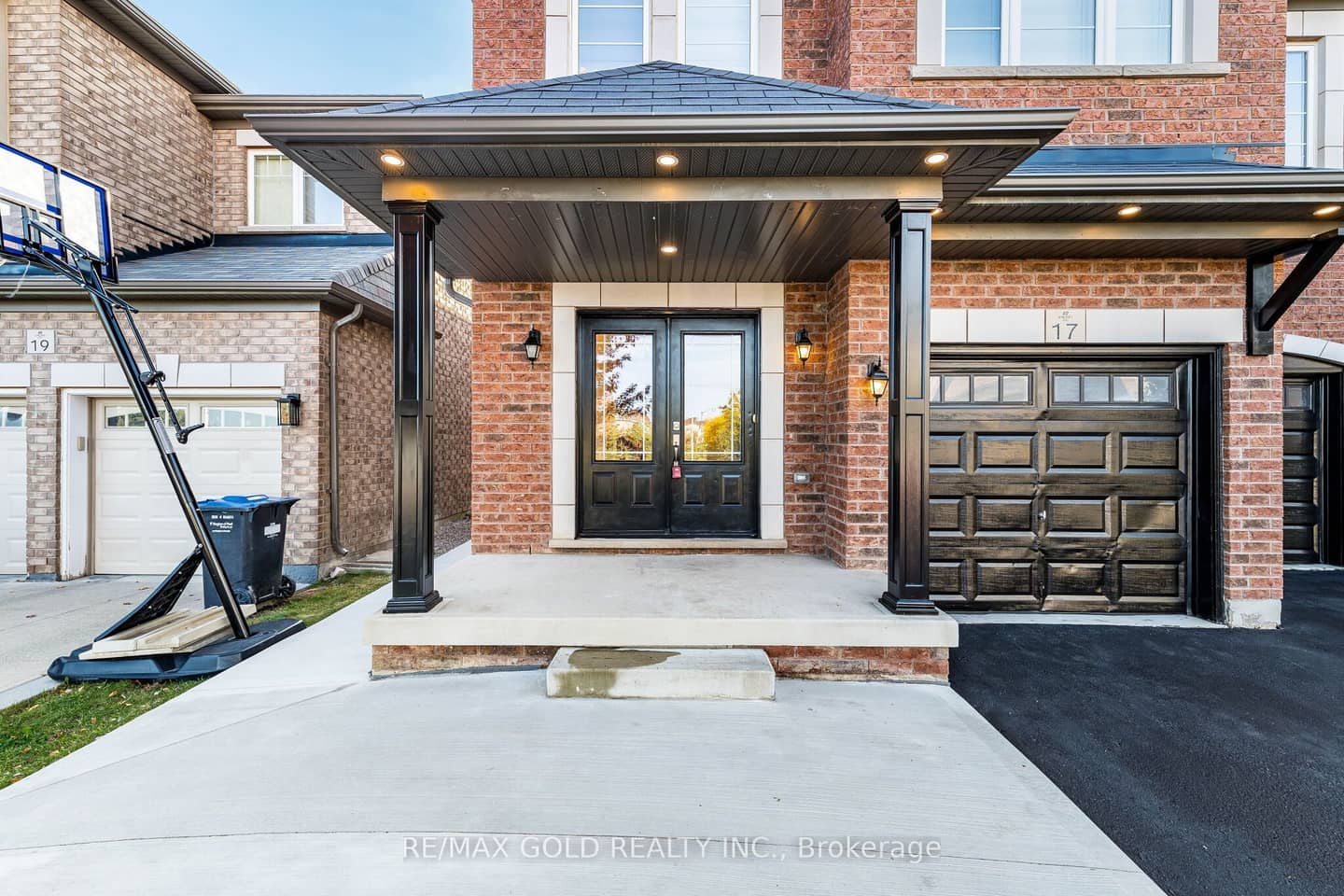 17 Lola Crescent, Brampton, ON L7A 4J7