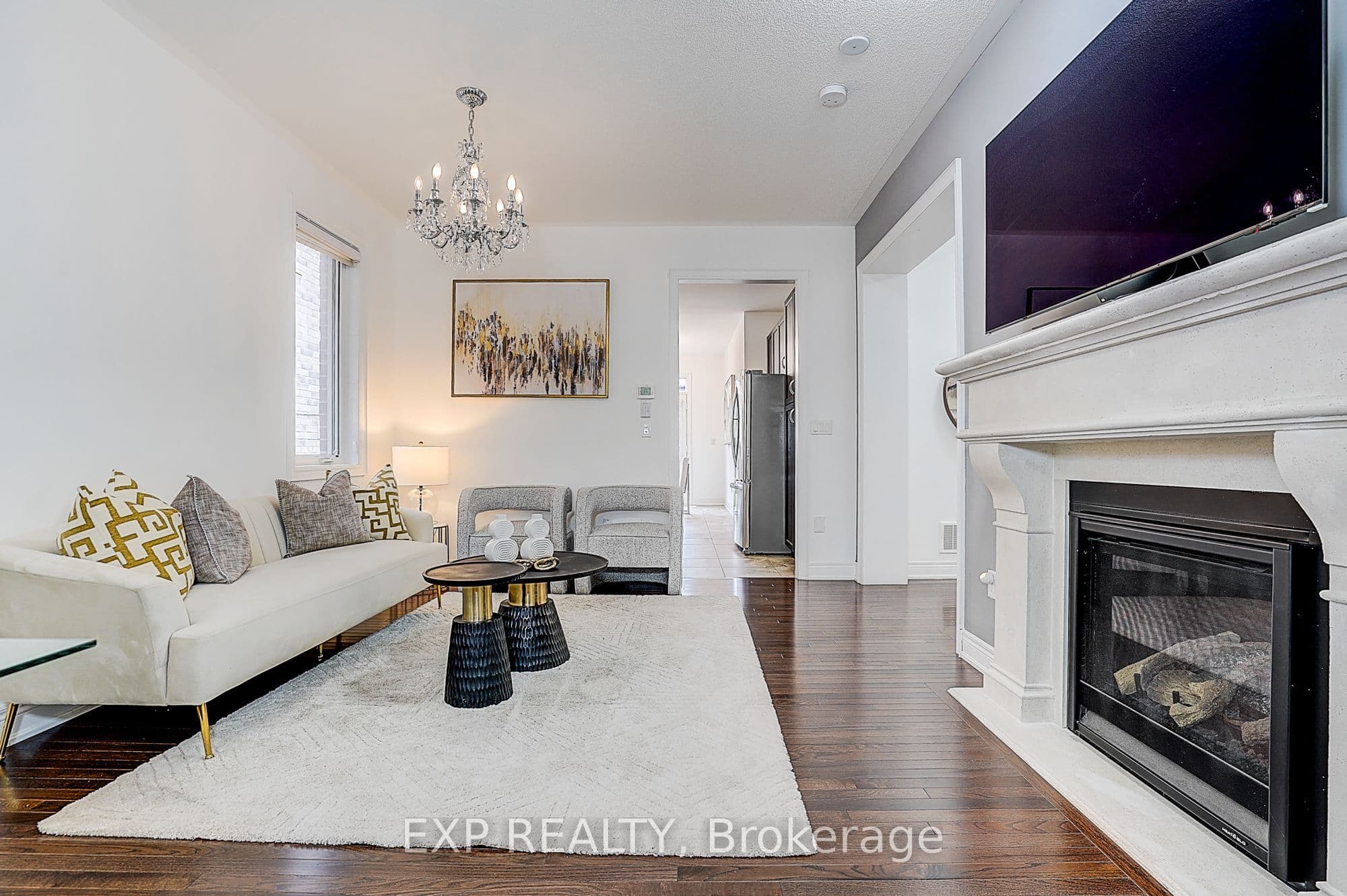 574 Sweetwater Crescent, Newmarket, ON L3X 0H6