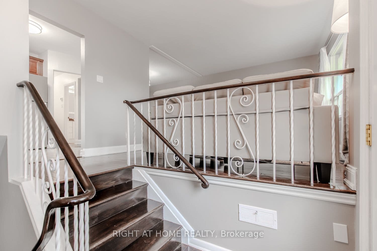 12 Murellen Crescent, Toronto, ON M4A 2K5