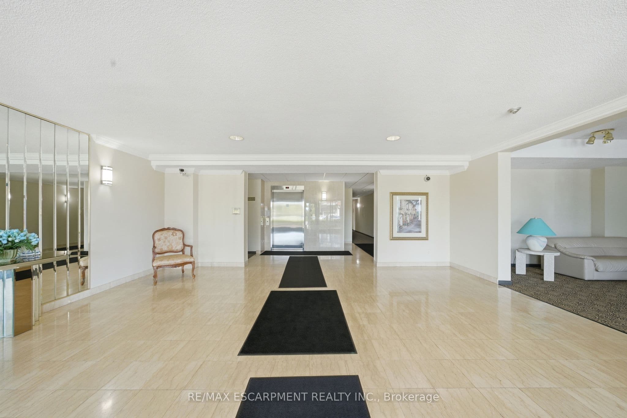 416 Limeridge Road E 303, Hamilton, ON L9A 2S7