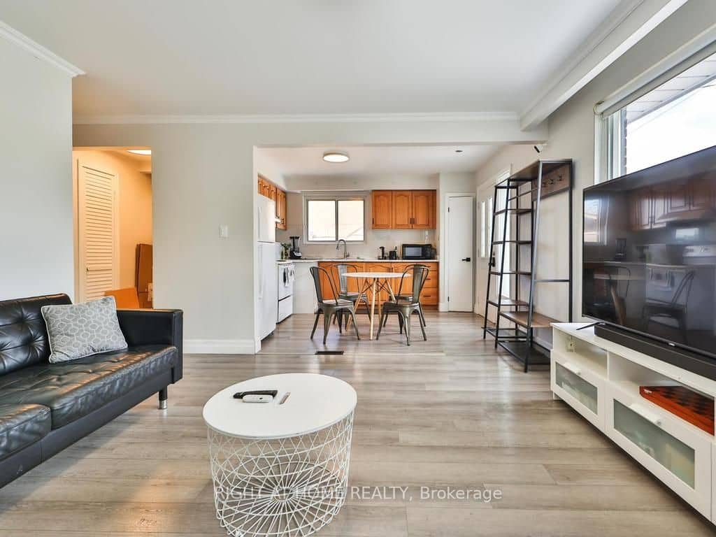 3174 Weston Road, Toronto, ON M9M 2T6