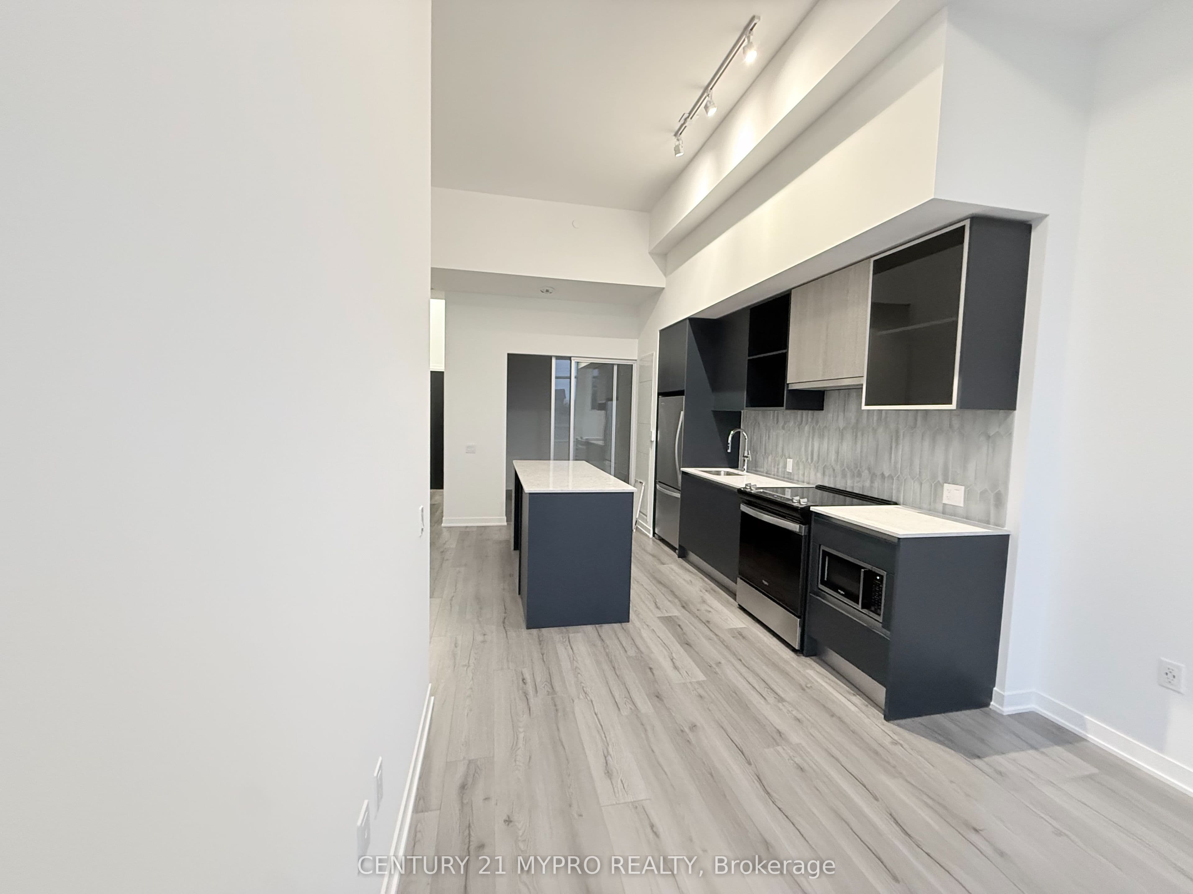 395 Dundas Street W 115, Oakville, ON L6M 5R8