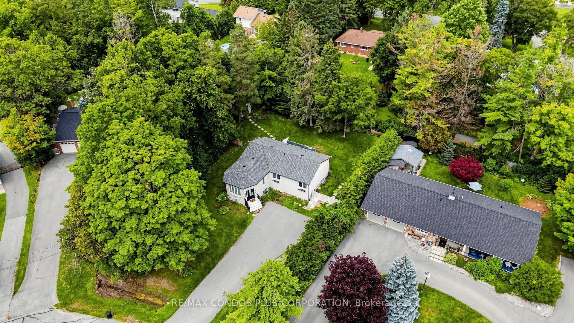 20 Southwood Crescent, Georgina, ON L0E 1R0