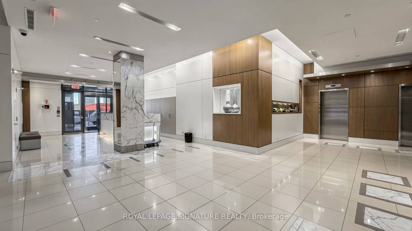 500 St Clair Avenue W 402, Toronto, ON M6C 1A8