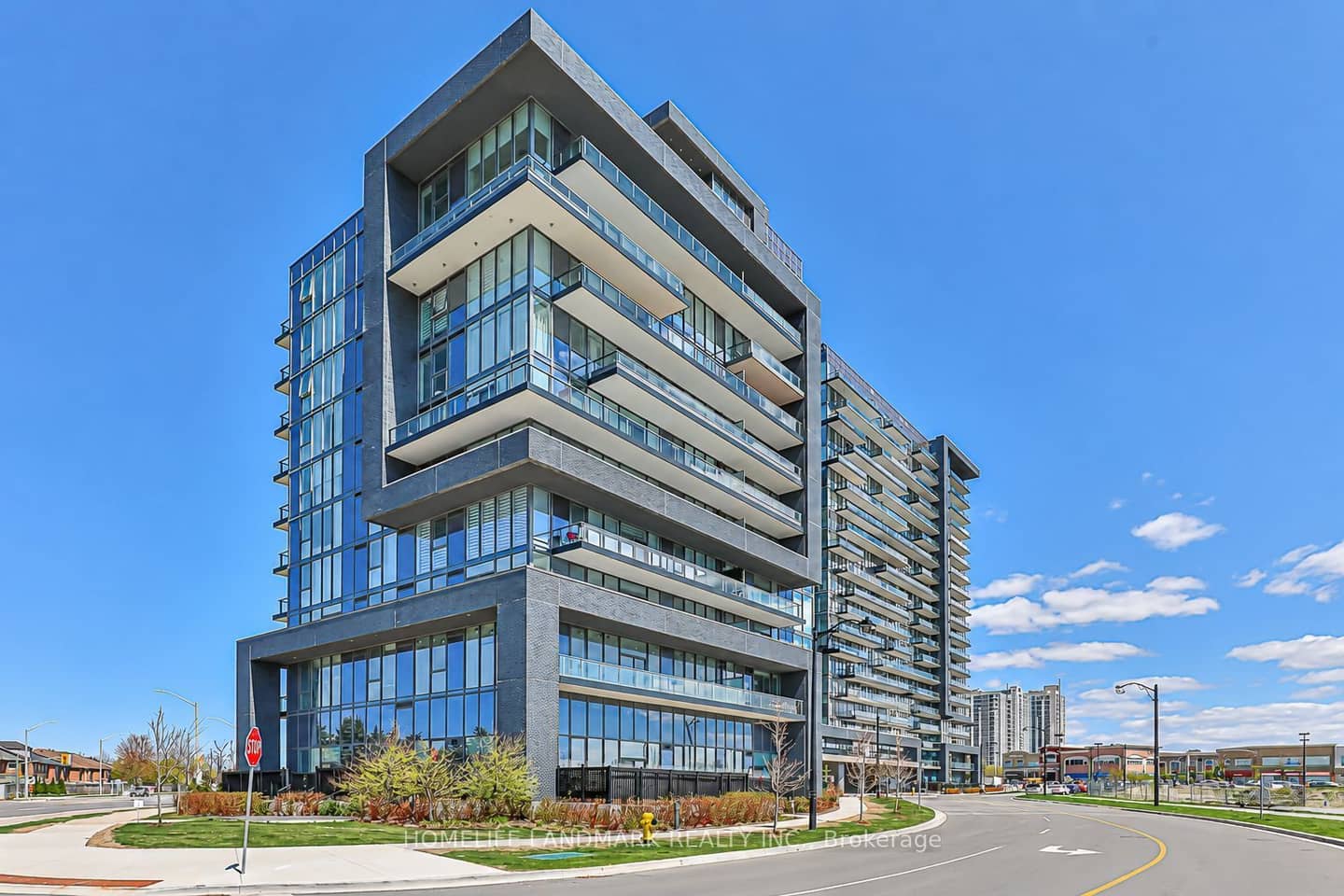 10 Gatineau Drive 210, Vaughan, ON L4J 0L2