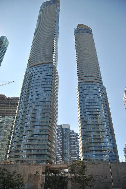 12 YORK Street 703, Toronto, ON M5J 0A9