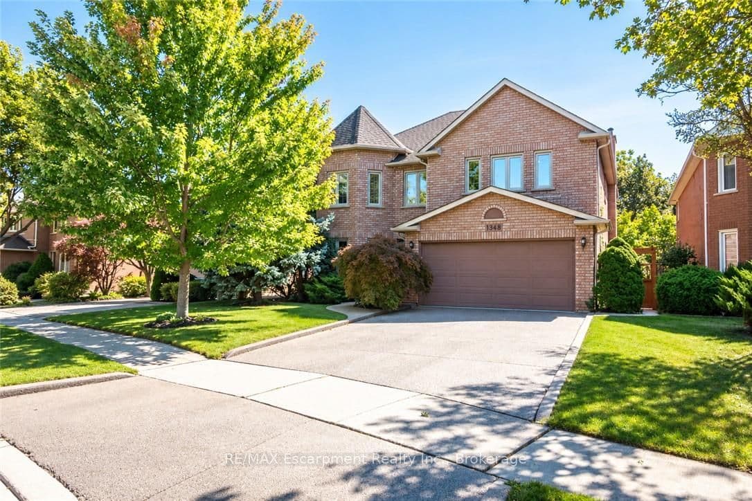 1348 Fieldcrest Lane, Oakville, ON L6M 2W8