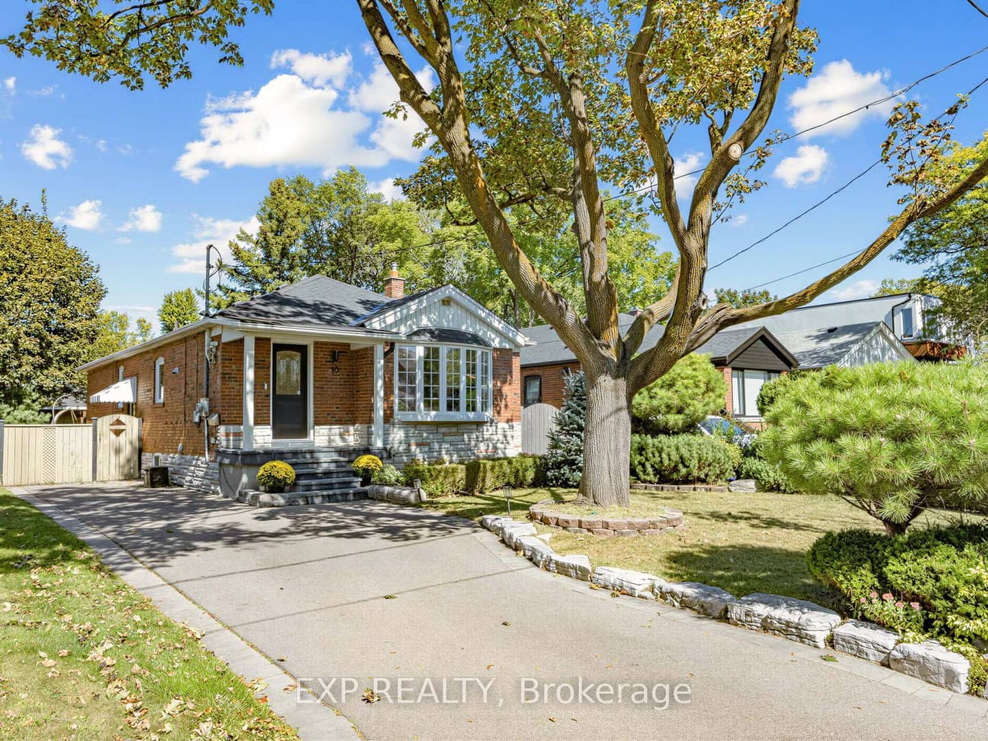 10 Yarn Road, Toronto, ON M9B 1H5