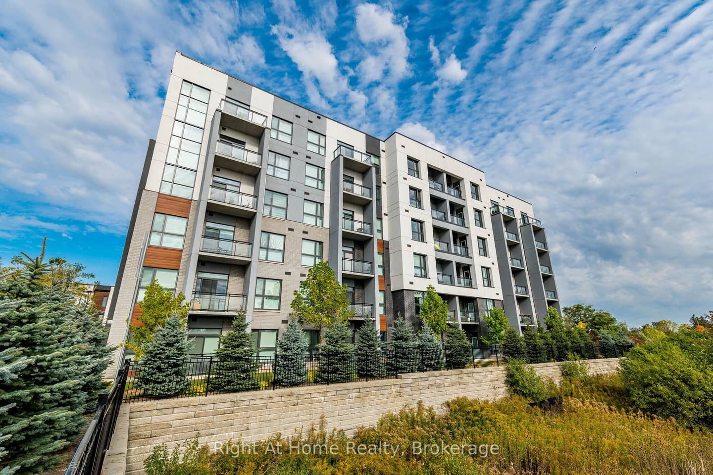 50 Kaitting Trail 511, Oakville, ON L6M 5N3