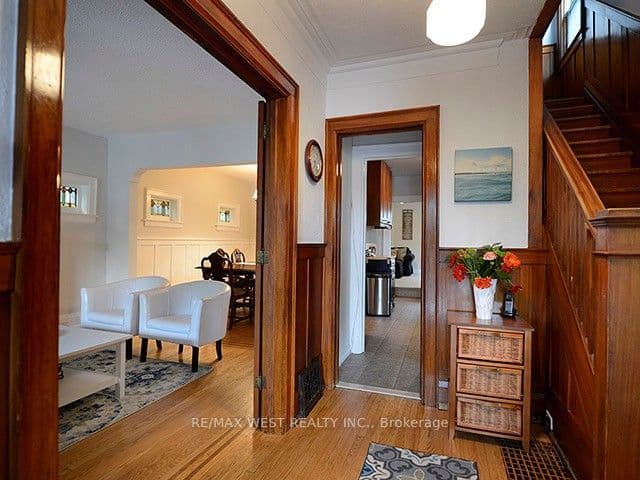 811 Coxwell Avenue, Toronto, ON M4C 3E5