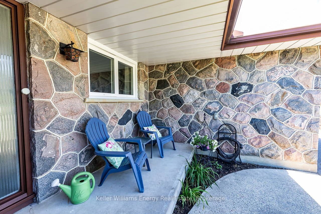 94 Grandview Street S, Oshawa, ON L1H 7C4