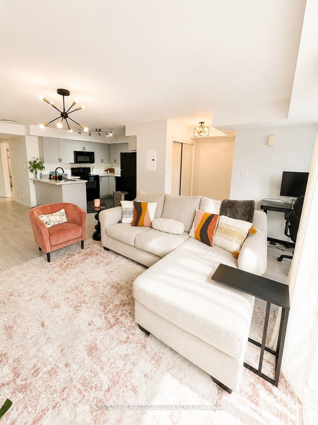 35 Hays Boulevard 2, Oakville, ON L6H 0J1