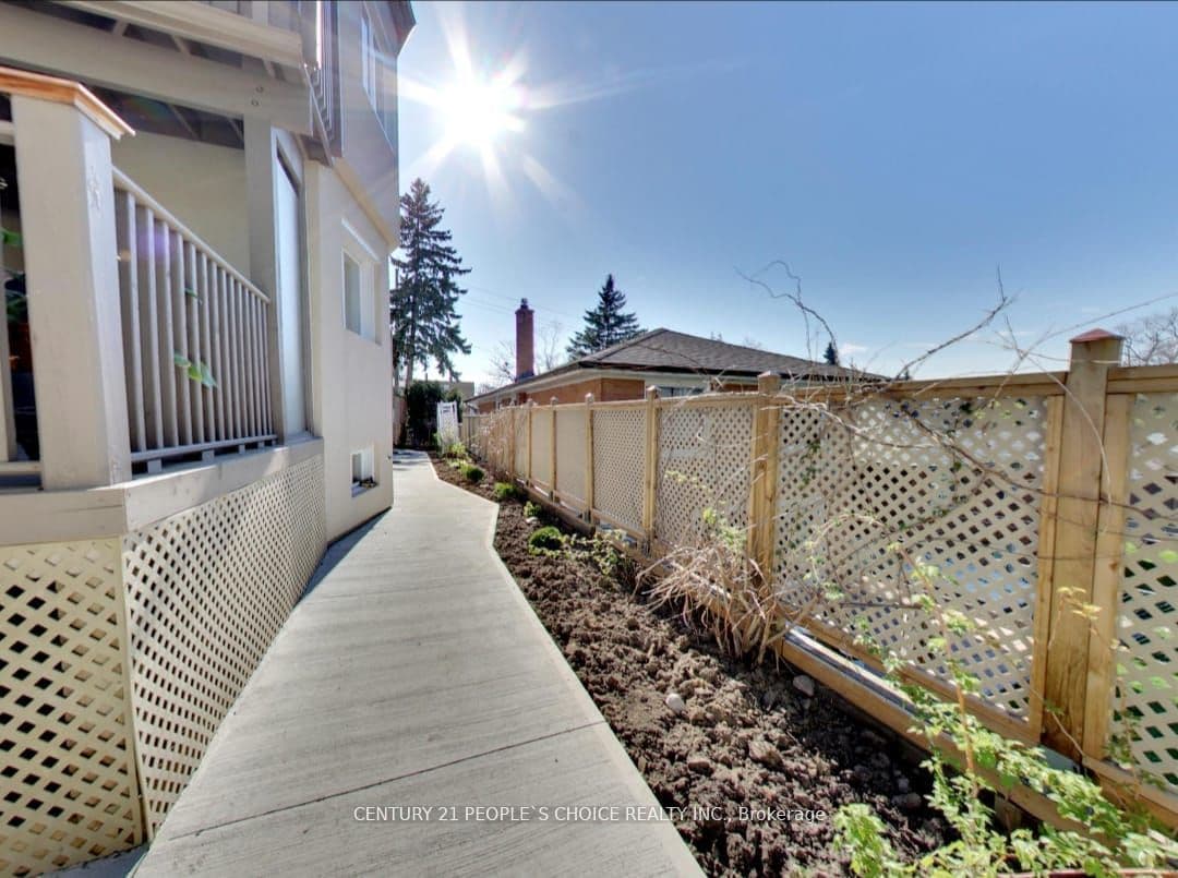 63 Stephen Drive, Toronto, ON M8Y 3M8